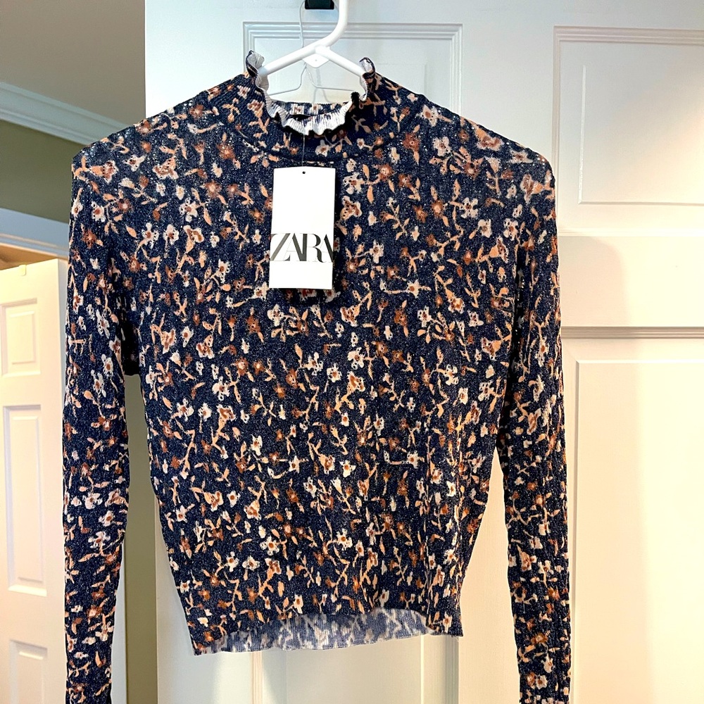 Zara cropped floral turtleneck - NWT